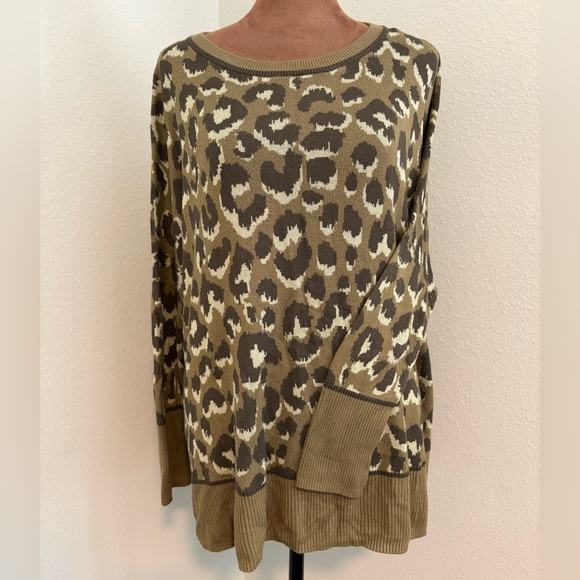 Wonderly Sweaters - Wonderly Green Leopard Print Sweater